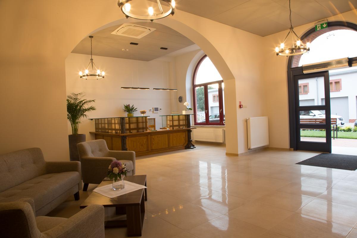 Glas-Hotel 4* Zary  Ngoại thất bức ảnh