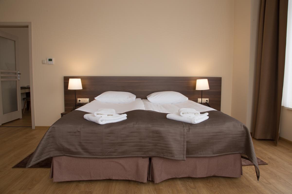 Glas-Hotel 4* Zary  Ngoại thất bức ảnh